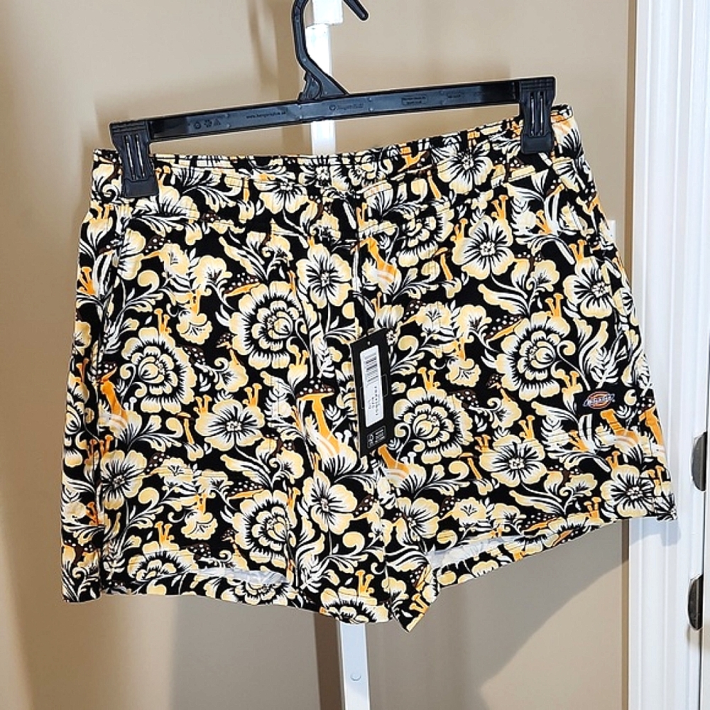 DICKIES Shorts Mushroom & Floral, NWT M* please read